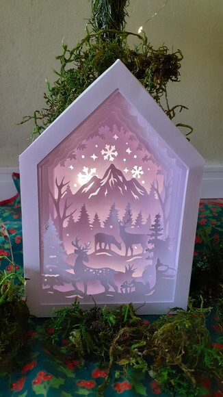 Casinha Floresta e Renas com Luzinhas