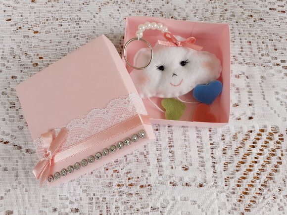 Chaveiro Nuvem Chuva de Amor com Caixa Decorada