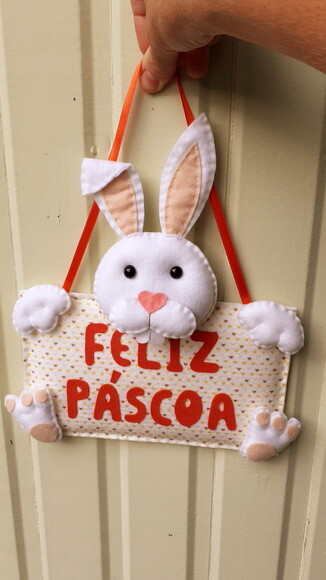 Enfeite de Porta Coelho Feliz Páscoa em Feltro