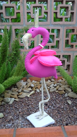 Flamingo Pink e Dourado em Feltro