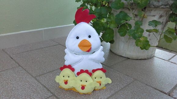 Galinha e Pintinhos de Feltro 04 Peças