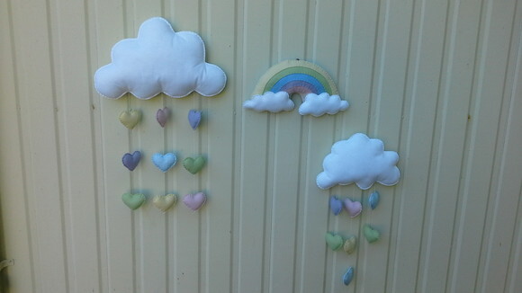Kit Arco Íris e Nuvens com Chuva de Corações Candy Color