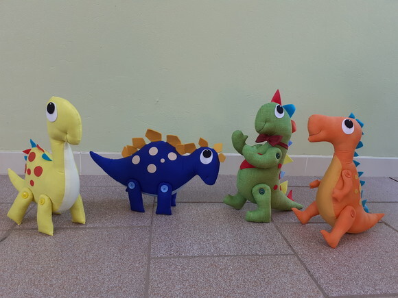 Kit dinossauros de pano 04 peças