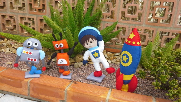 Kit Espacial com Astronauta e Robôs