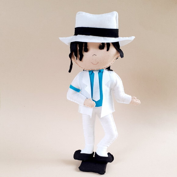 Michael Jackson com Roupa Branca