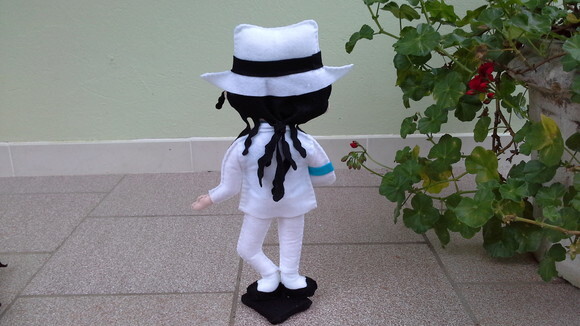 Michael Jackson com Roupa Branca