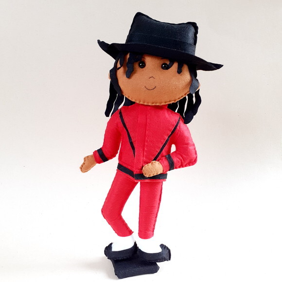 Michael Jackson com Roupa Vermelha