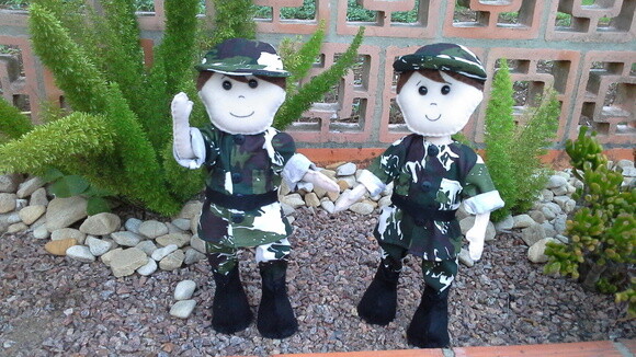 Militares em feltro