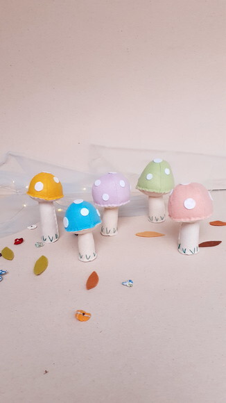 Mini Cogumelos em Feltro 05 Peças