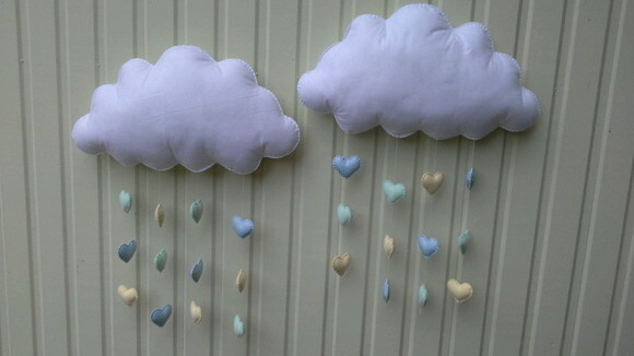 Nuvens Tamanho Grande com Chuva de Corações