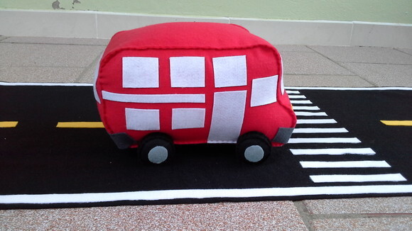 Ônibus em feltro