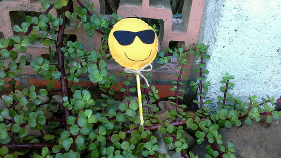 Pirulito Emoji Óculos de Sol de Feltro