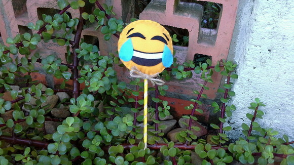 Pirulito Emoji Sorridente com Lágrimas