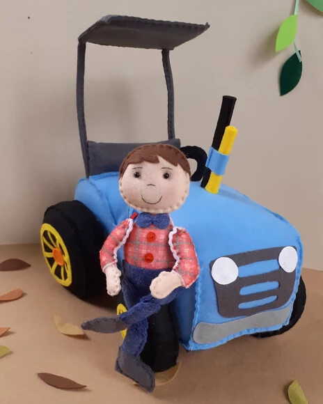 Trator agrícola e fazendeiro