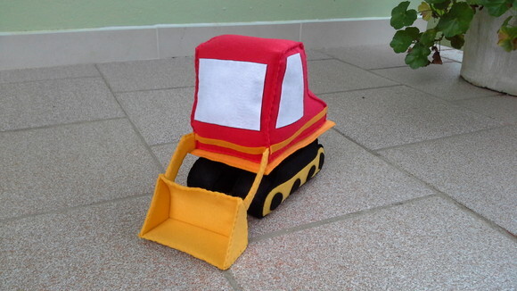 Trator em feltro