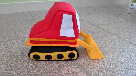 Trator em feltro