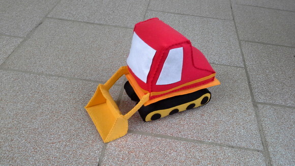 Trator em feltro