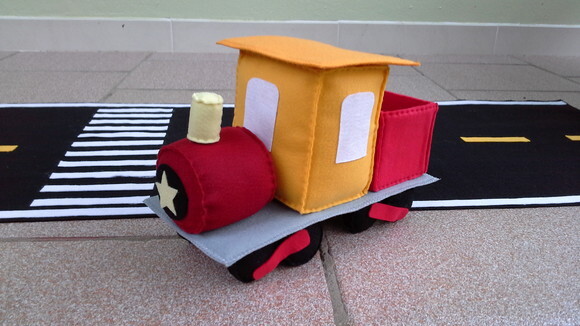 Trem em feltro