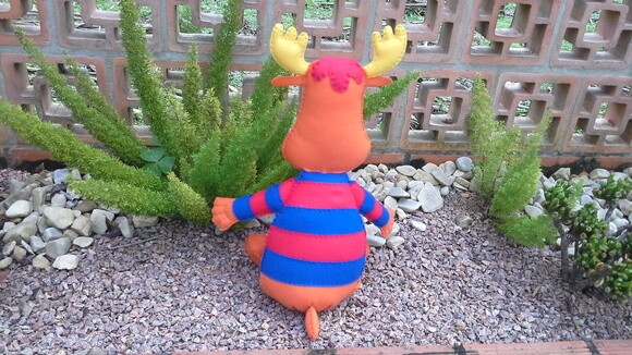 Tyrone Dos Backyardigans Sentado