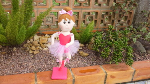Bailarina Dançando em Feltro e Tule