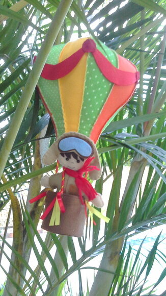 Balão e aviador em feltro