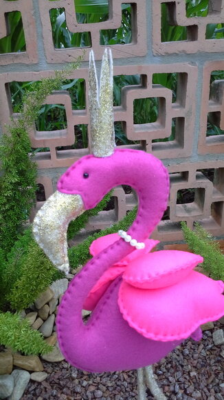 Flamingo Pink e Dourado em Feltro