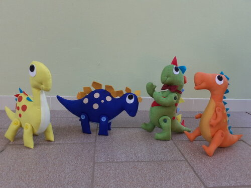 Kit dinossauros de pano 04 peças