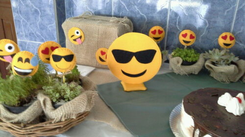 Kit Emoji Apaixonado e com Óculos de Sol