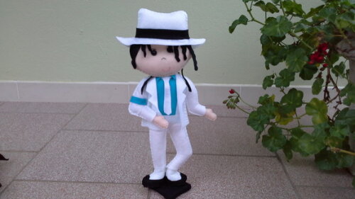 Michael Jackson com Roupa Branca