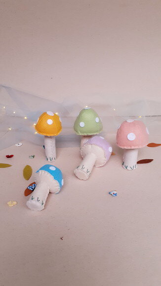 Mini Cogumelos em Feltro 05 Peças