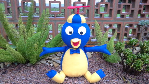Pablo dos Backyardigans sentado
