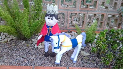 Rei Arthur e Cavalo em Feltro