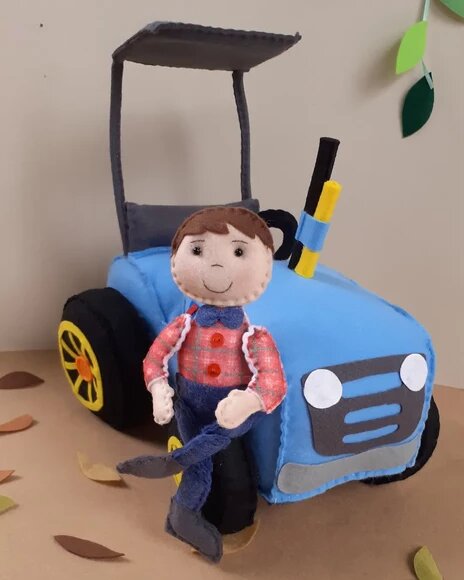 Trator agrícola e fazendeiro
