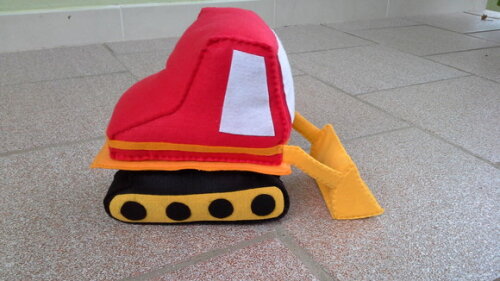 Trator em feltro
