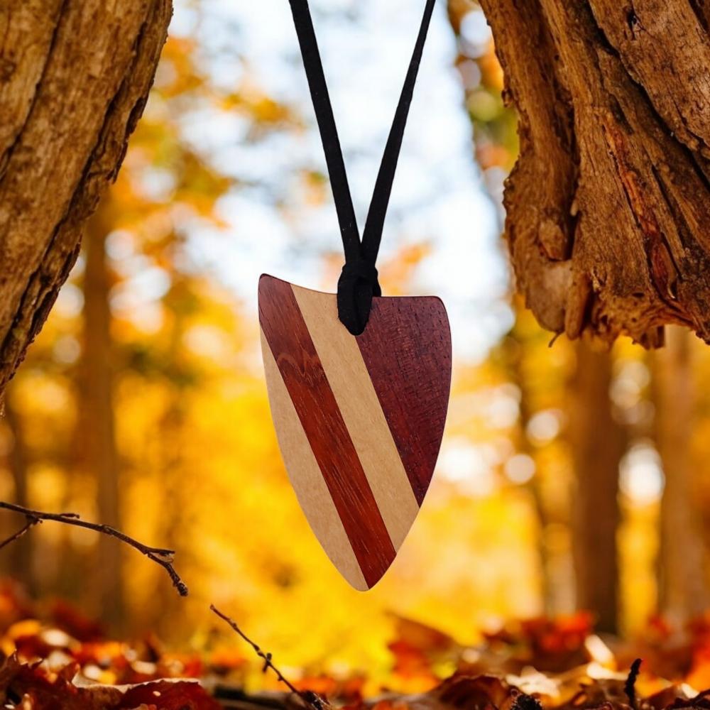 Colar em marchetaria