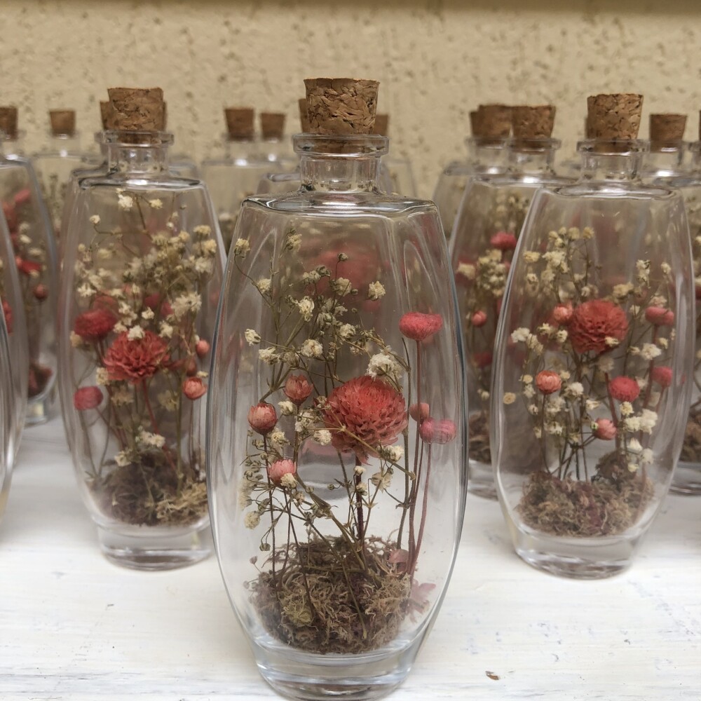 15 Garrafinhas decoradas com flores secas para lembrancinhas de c