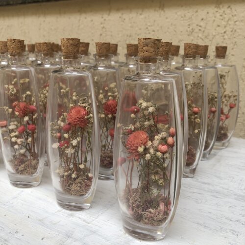 15 Garrafinhas decoradas com flores secas para lembrancinhas de c