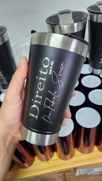 Copo Térmico Personalizado com Nome a Laser Direito