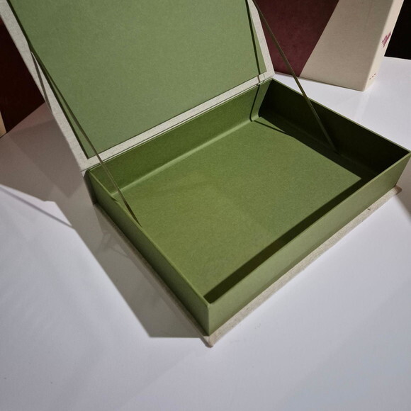 Álbum de Fotos Bordado A4 com Caixa de Acondicionamento