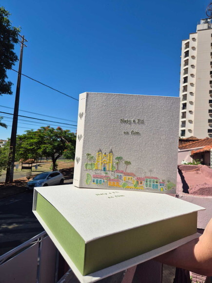 Álbum de Fotos Bordado com Caixa de Acondicionamento 30cm