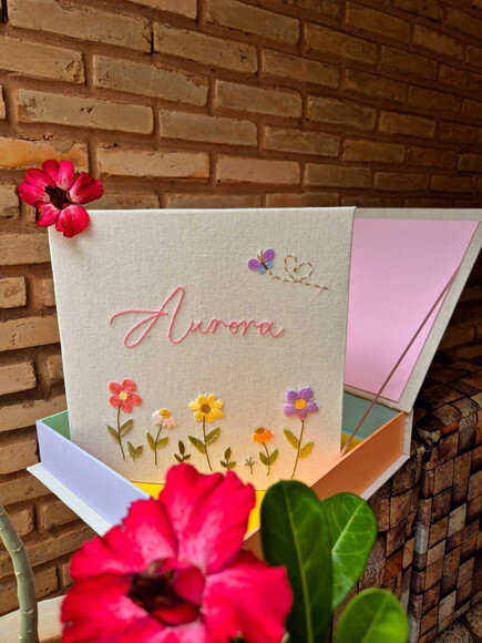 Álbum de Fotos Bordado com Caixa de Acondicionamento 30cm