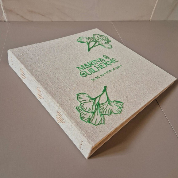 Livro de Assinaturas Bordado para Casamento - 30x30cm