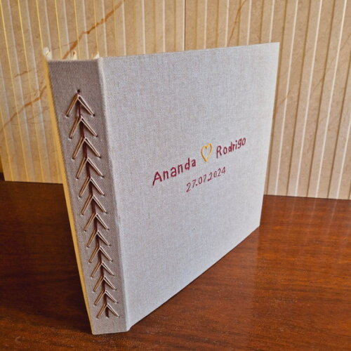 Álbum Bordado - Livro de Assinaturas para Casamento -30x30cm