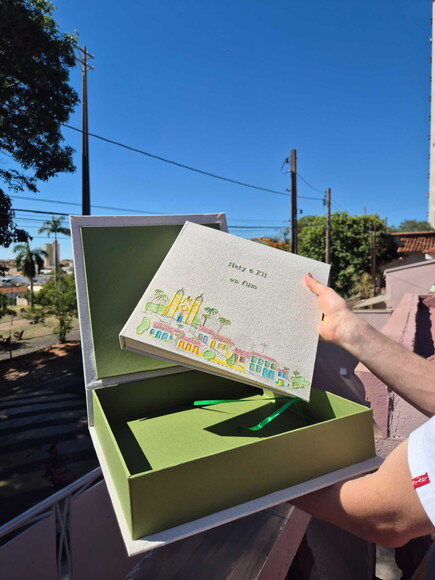 Álbum de Fotos Bordado com Caixa de Acondicionamento 30cm