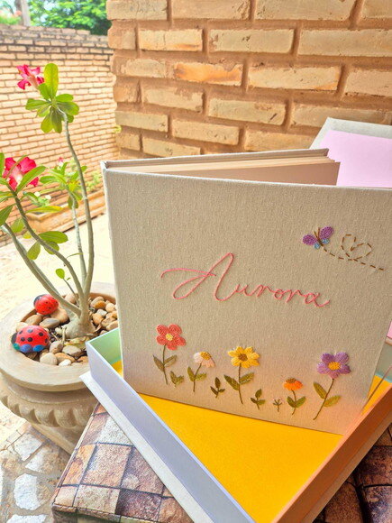Álbum de Fotos Bordado com Caixa de Acondicionamento 30cm