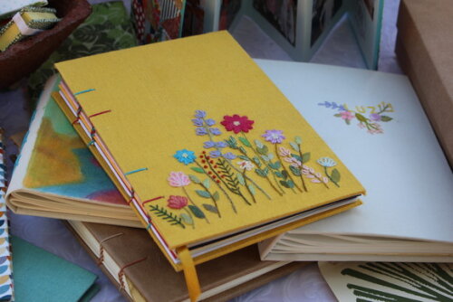 Caderno Artesanal A5 Copta com Bordado