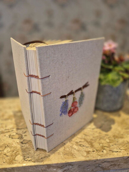 Caderno Artesanal A5 Copta com Bordado