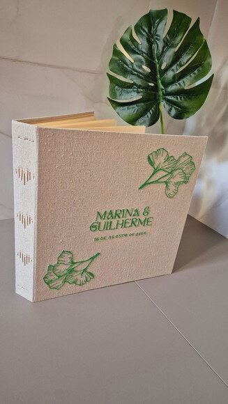 Livro de Assinaturas Bordado para Casamento - 30x30cm