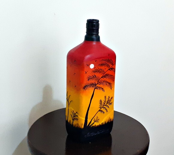 Garrafa Decorada com Pintura Por do Sol