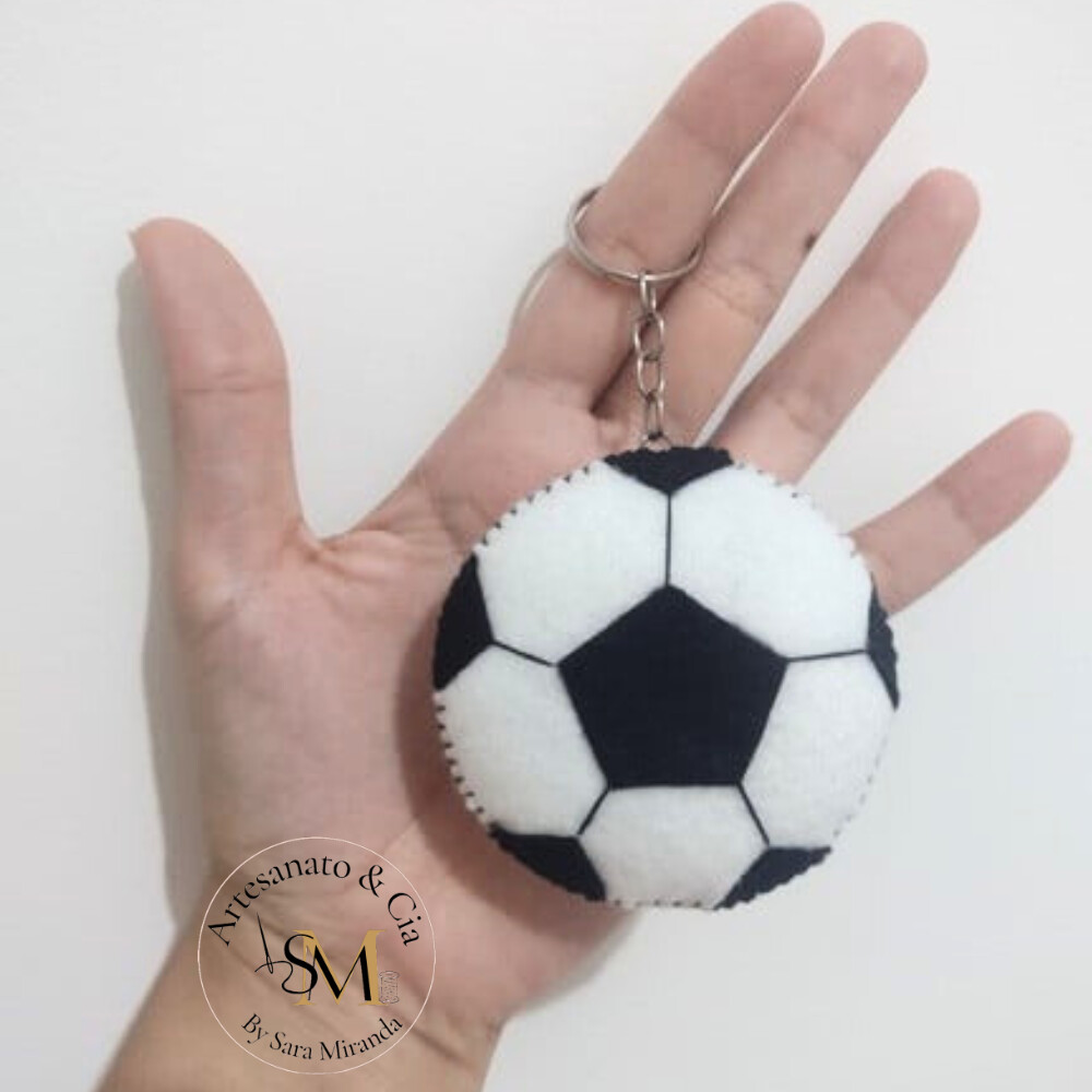 Chaveiro bola de futebol em feltro